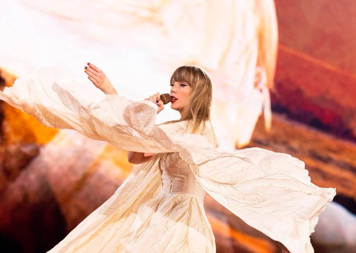 Por su parte, T4F aclaró en una publicación de Instagram del 18 de noviembre que “la prohibición de la entrada de botellas de agua a los estadios es un requisito impuesto por los organismos públicos y que no llevamos a cabo la comercialización de bebidas y alimentos”.