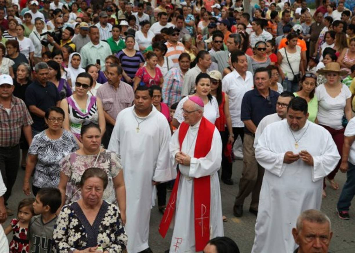 En San Pedro Sula, el Viacrucis fue presidido por el obispo Ángel Garachana.