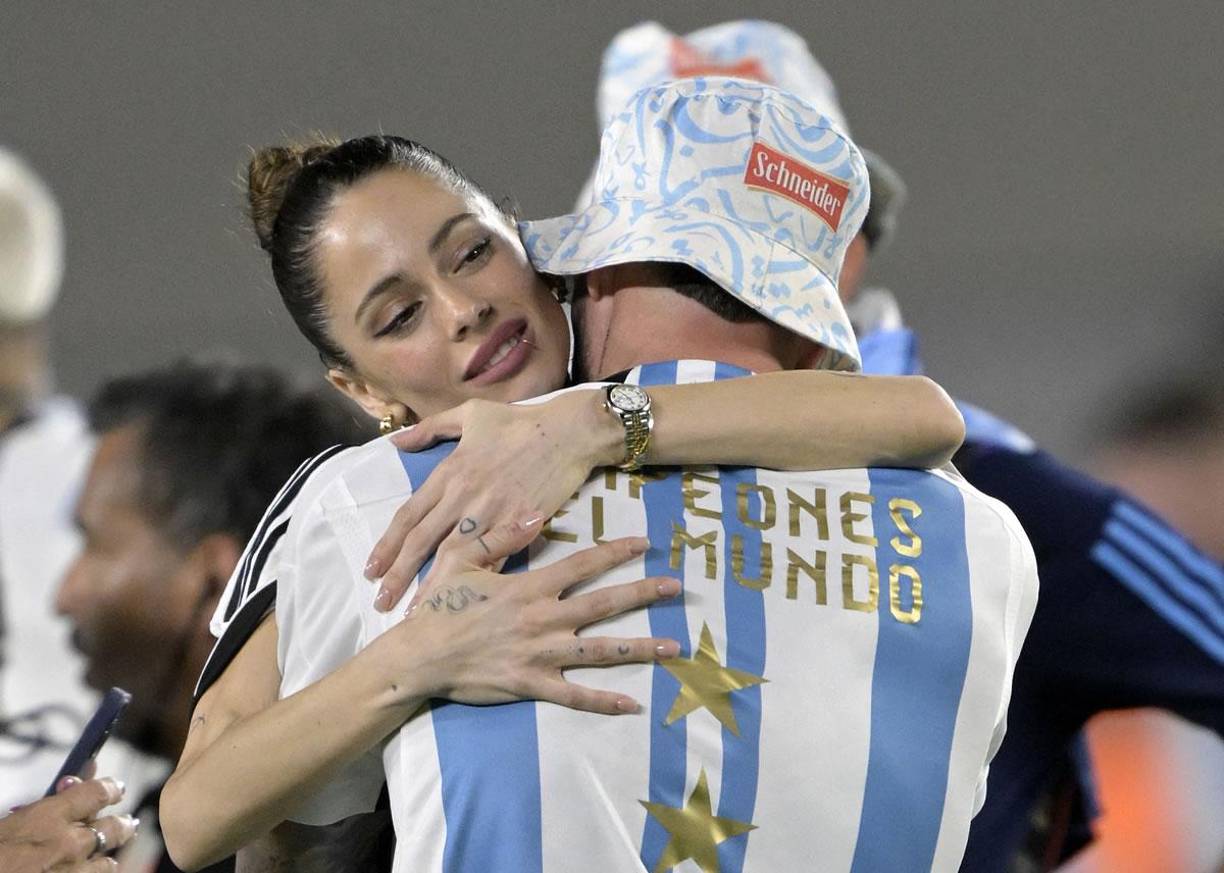 Rodrigo de Paul celebró con su novia Tini Stoessel.