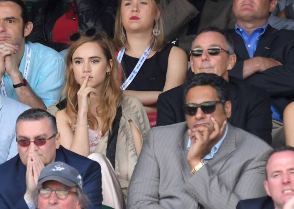 Bradley e Irina vivieron un momento de lo más incómodo al coincidir con la ex del actor, Suki Waterhouse.
