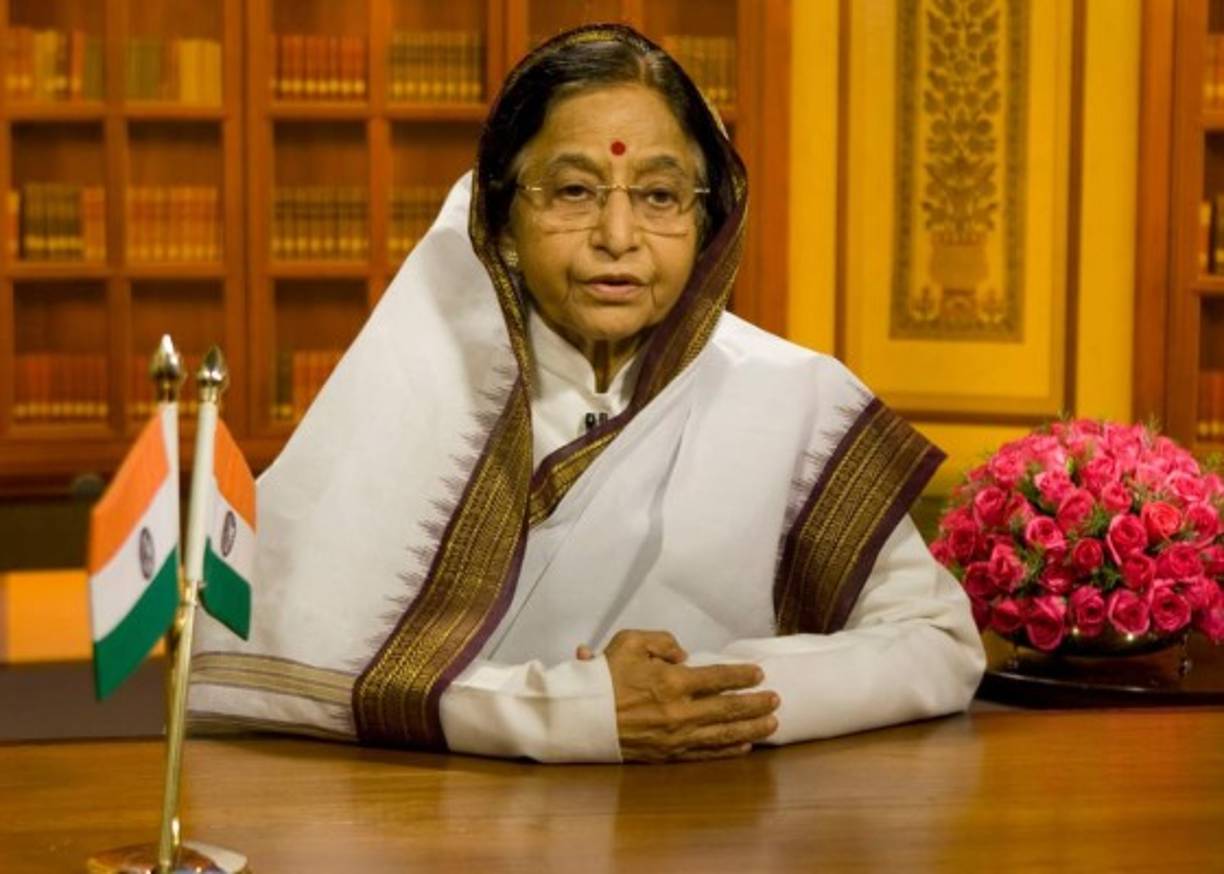 Pratibha Patil fue electa en julio de 2007 coo la primera mujer presidente de India, un país donde la mayor democracia del mundo es de 700 millones de habitantes. Patil, la primera presidenta de la India, es una abogada y ex legisladora poco conocida pero con reputación de lealtad a toda prueba.