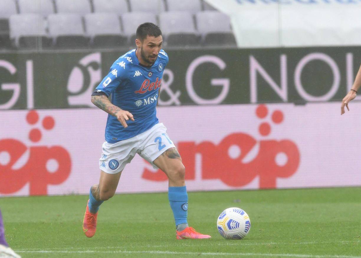 Según informa el ‘Corriere Dello Sport’, el Valencia ha hecho una segunda oferta, ahora de 10 millones de euros, por el futbolista Matteo Politano, propuesta que ha sido rechazada por el Nápoles. El cuadro italiano pide mínimo unos 15 millones de euros.