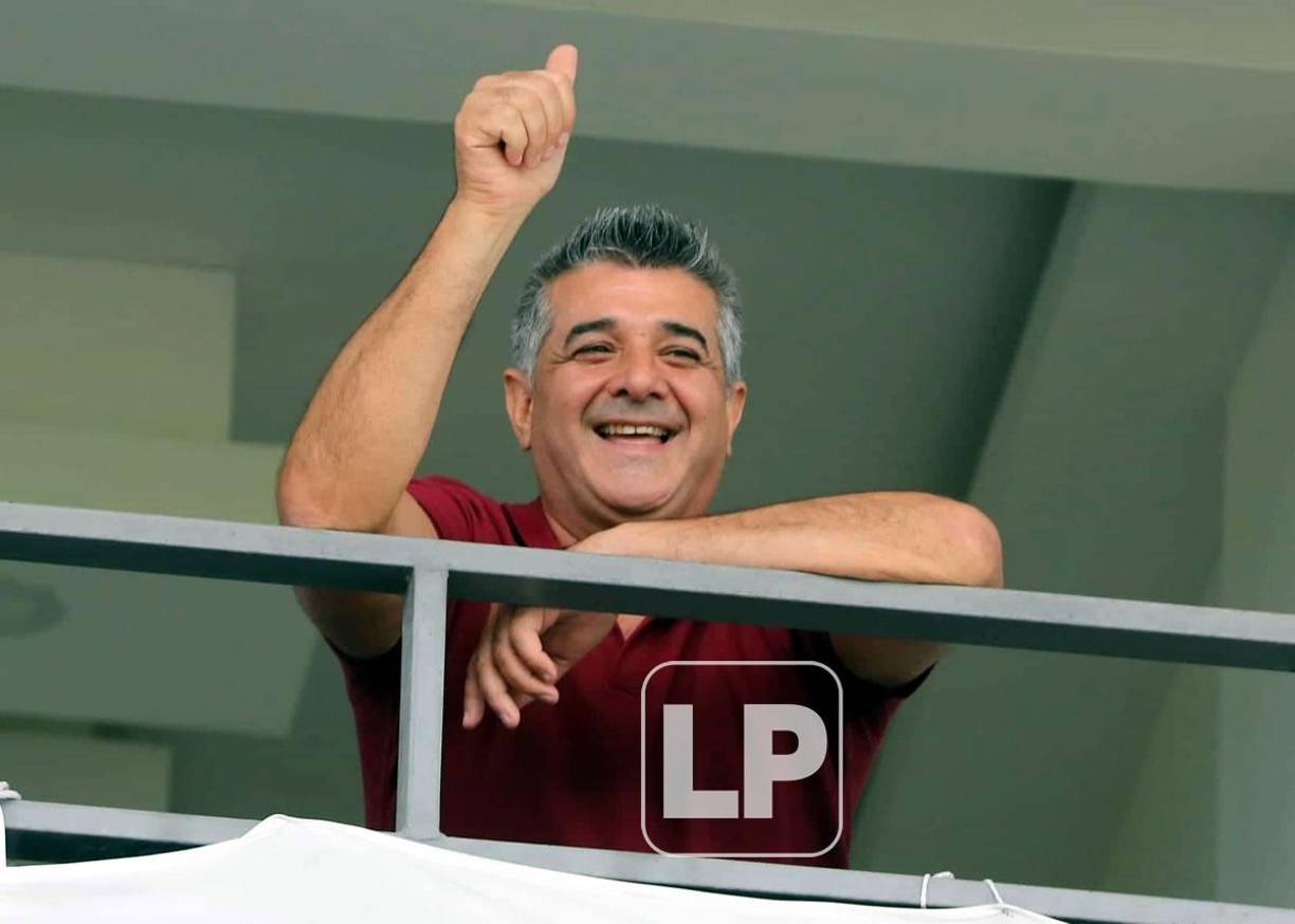 Diego Vázquez estuvo presente en el palco del estadio Nacional Chelato Uclés viendo a su ex equipo.