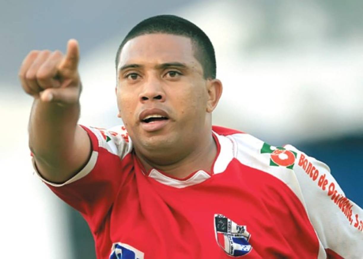 Ney Costa: Su caso fue conocido en Honduras. El delantero brasileño probó suerte en un grande como Real España, pero no se quedó por ser gordo, así lo reveló él mismo.
