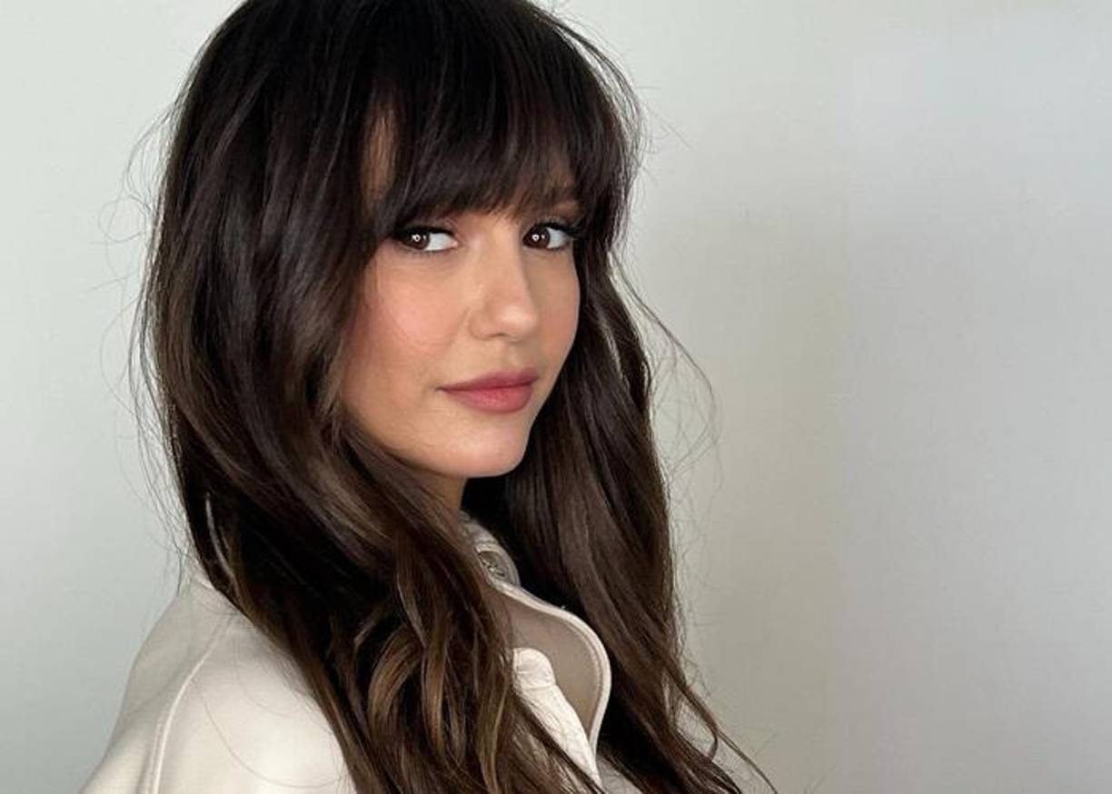 Nina Dobrev, actriz de 34 años, y Shaun White, snowboarder olímpico de 36, han optado por unir sus vidas. Después de varios años de noviazgo, la pareja anunció su compromiso matrimonial en redes sociales, emocionando a sus seguidores con esta alegre noticia.