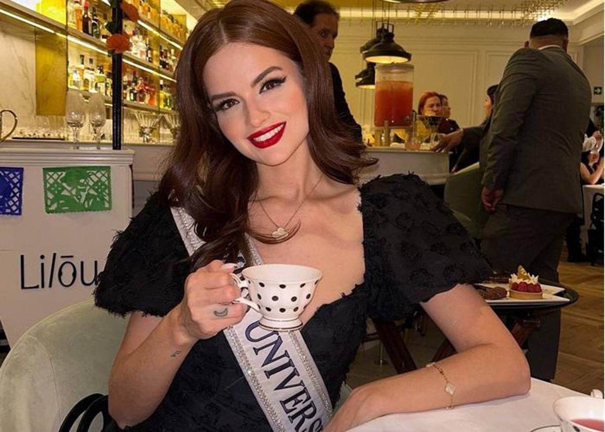 Stephanie Cam, la flamante Miss Universo Honduras, ha llegado a Ciudad de México para participar en la concentración de reinas de belleza que competirán en el certamen de Miss Universo 2024. En sus primeras 48 horas en la ciudad, Stephanie ha dejado una impresión imborrable con su carisma y elegancia.