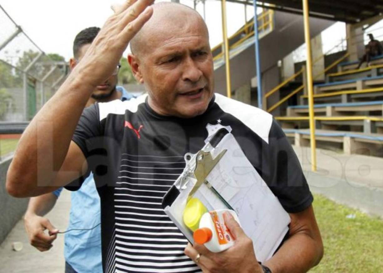 Wilmer Cruz: El estratega sigue en la pretemporada con el Honduras Progreso y ha señalado que requiere de un denominado '10' para potenciar el bloque que competirá en Liga, Copa y Concachampions. 'Estamos a la espera de un jugador que venga a hacer diferencia al equipo, pero todavía no se ha contratado', dijo.