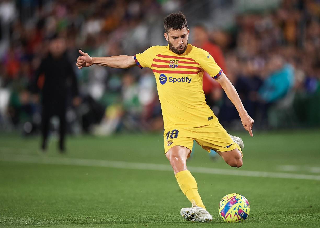 Jordi Alba podría salir del Barcelona y el diario Sport informa que la Juventus y el Inter están en la órbita por su fichaje.