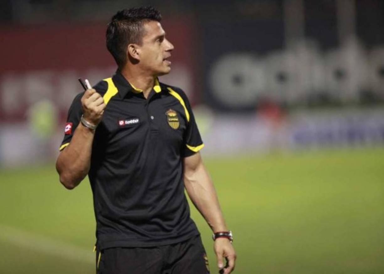 El ex futbolista hondureño Luis Guifarro se graduó como licenciado en Administración de Empresas, terminó sus estudios mientras jugaba al fútbol.