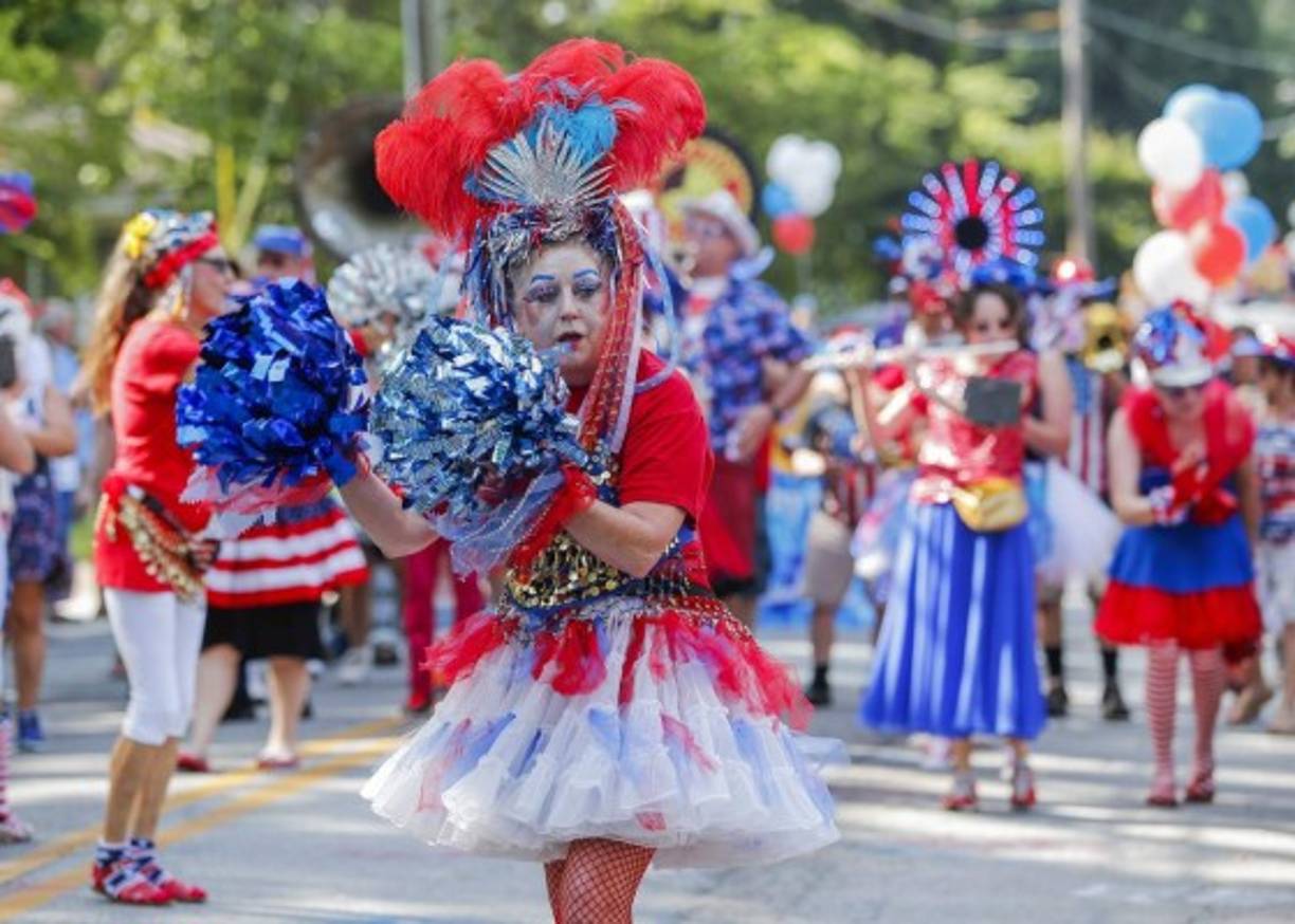 Así disfrutó un grupo de personas durante un desfile en Georgia.