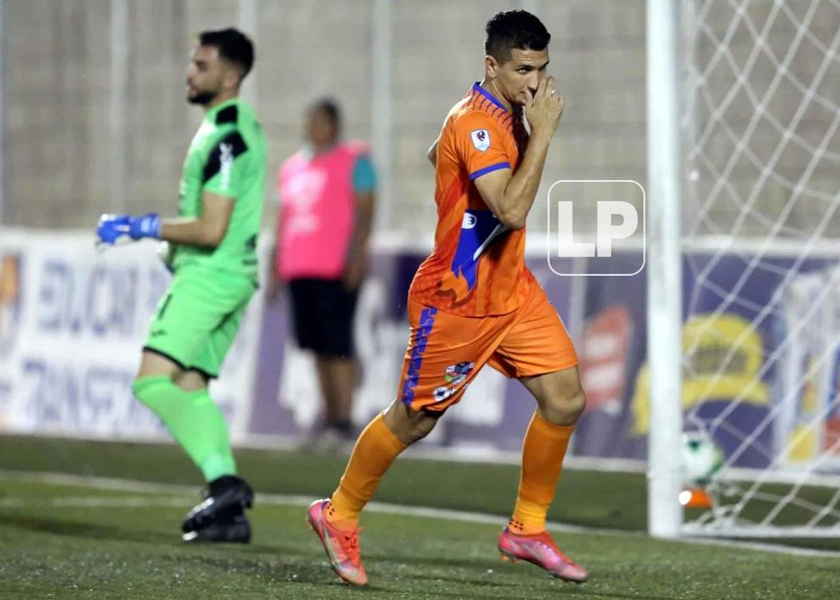 El defensa Johnny Leverón, con pasado verdolaga, marcó de penal el segundo gol de la UPN para el triunfo ante Marathón.