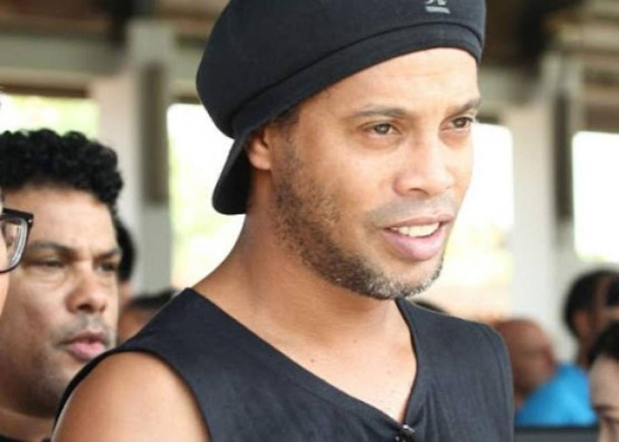 Dinho perdió con dos expolicías que cumplen condena por homicidio y por robo. Edgar, de 36 años, fue condenado a 18 años de cárcel por un asesinato el 15 de mayo de 2010, mientras que Yoni fue sentenciado a 10 años de prisión por su participación en el robo de una empresa de caudales.