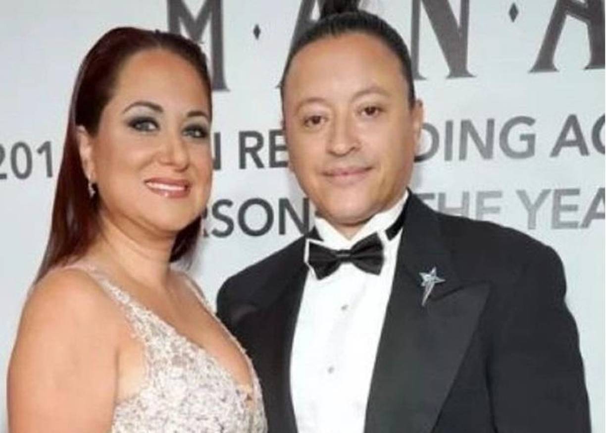 Fue en el programa de televisión colombiano “Lo sé todo” que el cantante Elvis Crespo confirmó los rumores de separación de Maribel Vega que sonaban “hace tiempo”, luego de que el merenguero publicara fotos en sus redes sociales con su familia en diferentes ocasiones, pero sin la presencia de su pareja y madre de su hija, Génesis Vittoria, de 12 años.