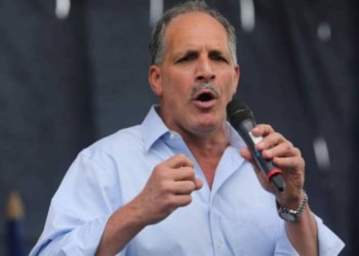 Nasry Asfura - Partido Nacional - Elegido por los votantes nacionalistas como próximo candidato, con un 70% de los votos, en detrimento de Mauricio Oliva, otra figura emblemática de esa institución. Asfura ha sido edil del Distrito Central los últimos siete años. Buscará extender el período del Partido Nacional en el poder (desde 2010).