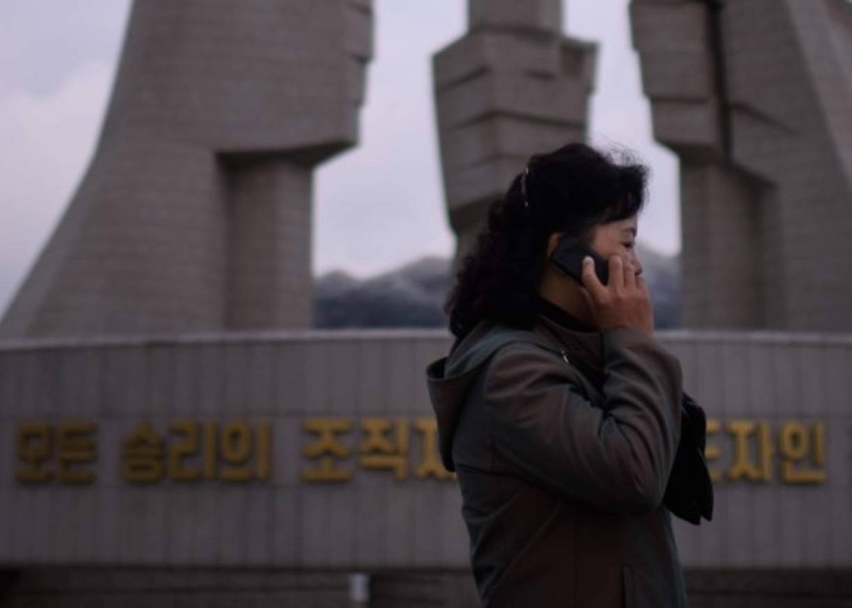 Llamar a familiares en el extranjero: Las internacionales están bloqueadas en Corea del Norte. Según un informe del 2016 de la ONG Amnistía International, los norcoreanos no pueden contactar a los familiares que abandonaron el país.
