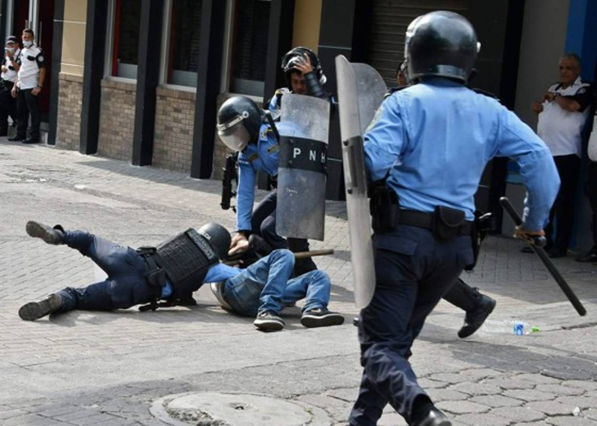 Honduras es otro país que ha sido escenario de varios conflictos entre manifestantes y autoridades antidisturbios.