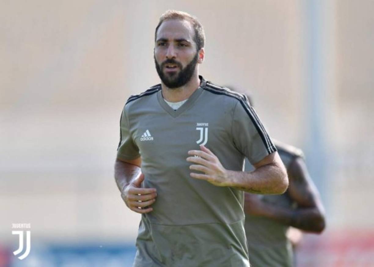 Gonzalo Higuiaín, el argentino al parecer está viviendo su últimas horas como jugador de la Juve. Todo indica que el delantero jugará en el Milan.