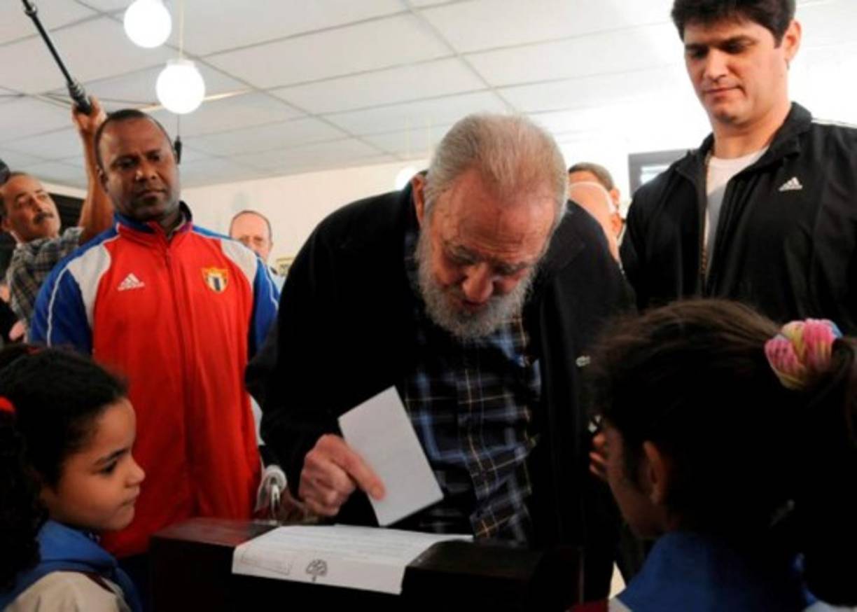Cuba celebró elecciones a la Asamblea Nacional (Parlamento) el 3 de febrero de 2013 que ratificaron a Raúl Castro para un segundo mandato. Fidel Castro se acercó a un centro de votación en La Habana para emitir su voto.