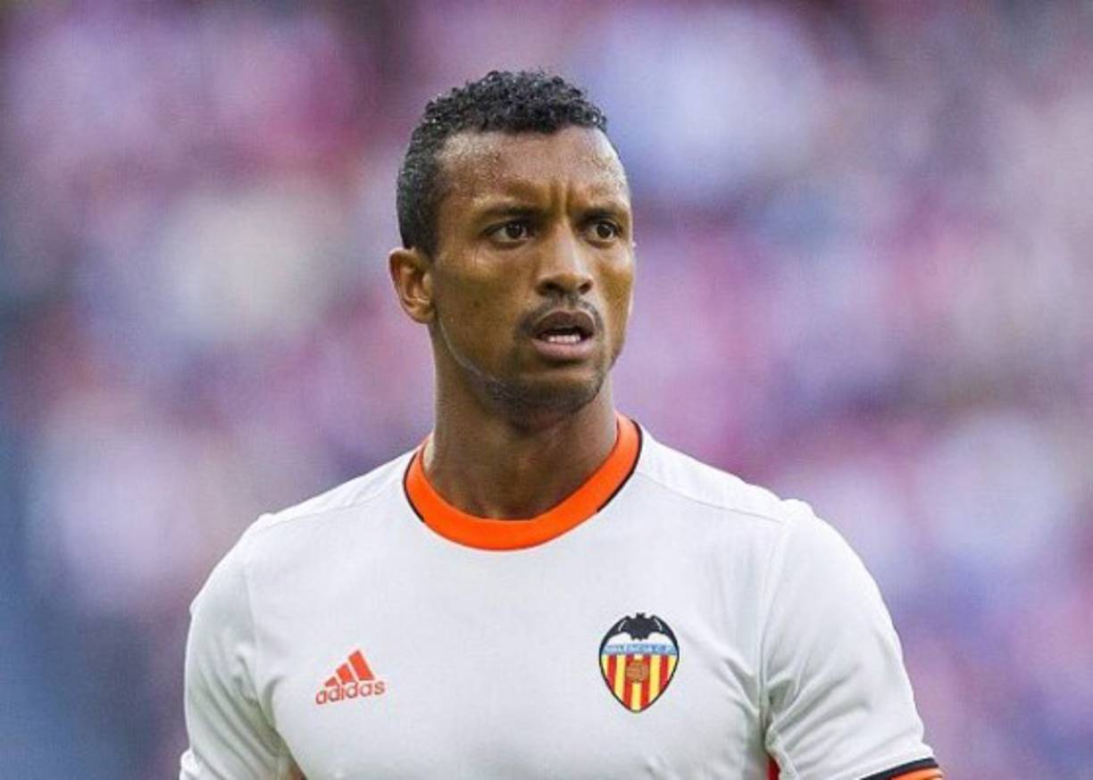El Mónaco está interesado en el mediapunta Nani, según France Foootball. El jugador, de 30 años y que llegó al Valencia procedente del Fenerbahçe, ha ofrecido un rendimiento muy irregular en el equipo español.
