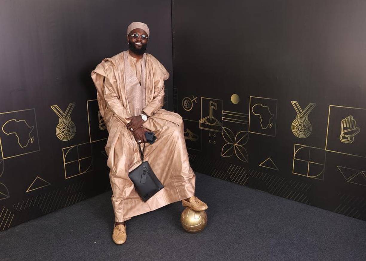 Sheyi Emmanuel Adebayor cuenta con 39 años de edad.