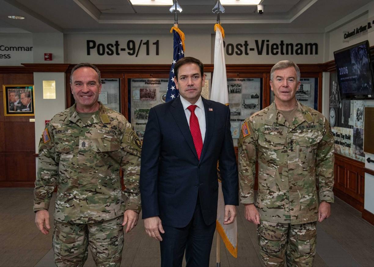 Rubio ganó popularidad a nivel nacional en 2016 cuando intentó hacerse con la nominación presidencial republicana en unas primarias en las que finalmente resultó elegido Donald Trump, quien posteriormente ganó las elecciones.