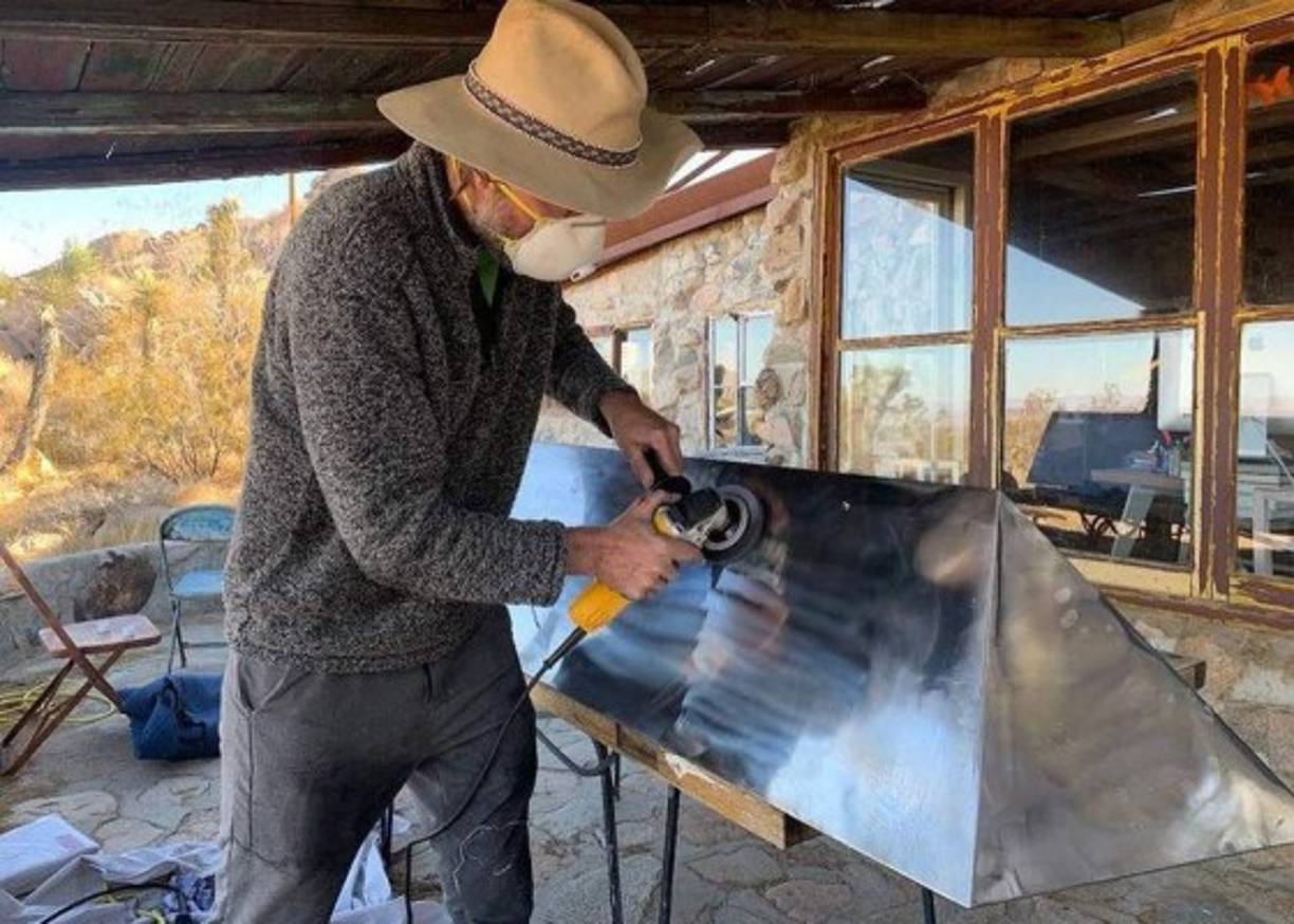 Un grupo llamado The Most Famous se ha adjudicado la creación y plantación de estos monolitos en Estados Unidos, no así los que han aparecido en otras partes del mundo.