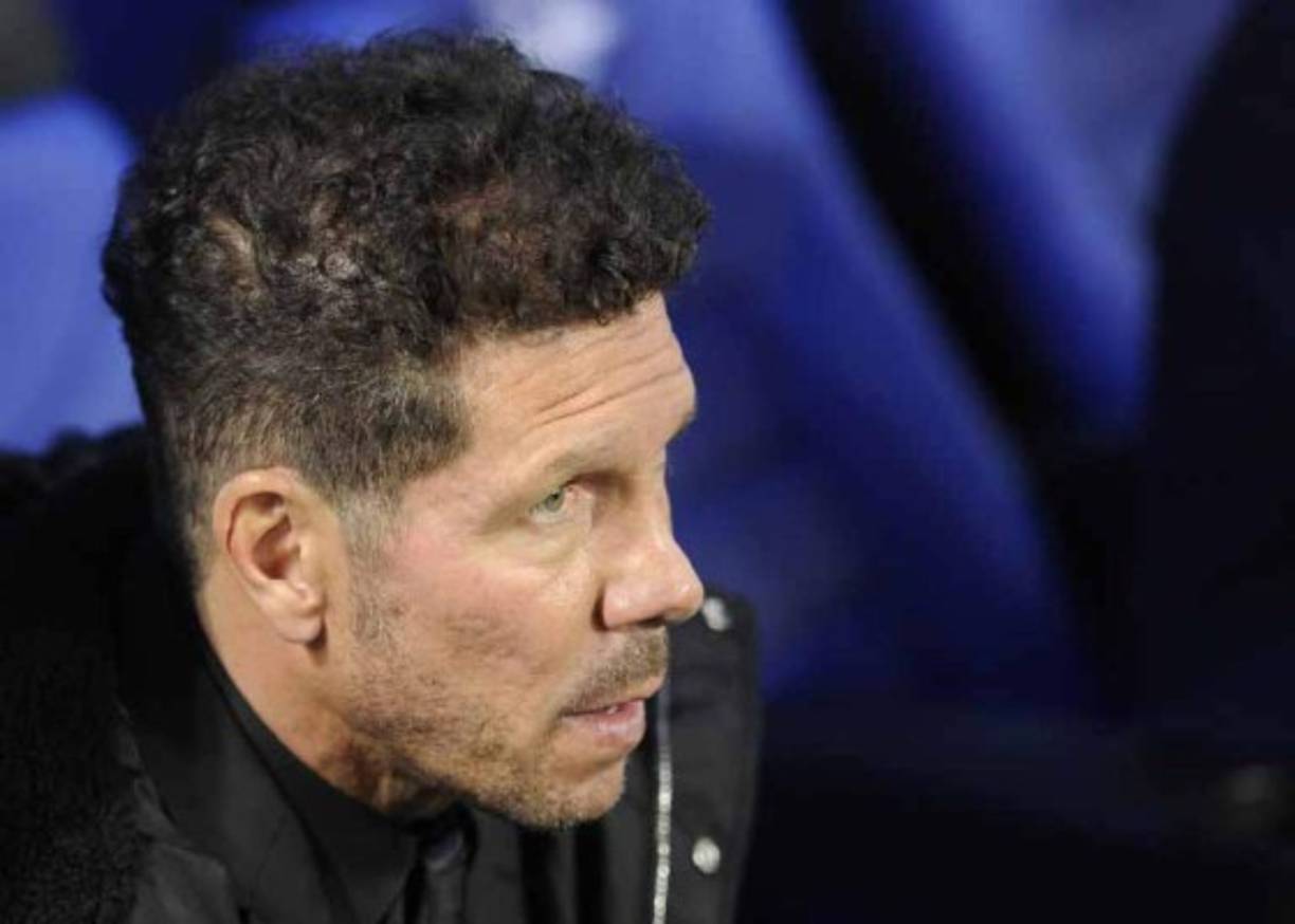 Y el entrenador mejor pagado en el mundo es el argentino Diego Simeone, estratega del Atlético de Madrid. Gana 41 millones de euros al año.