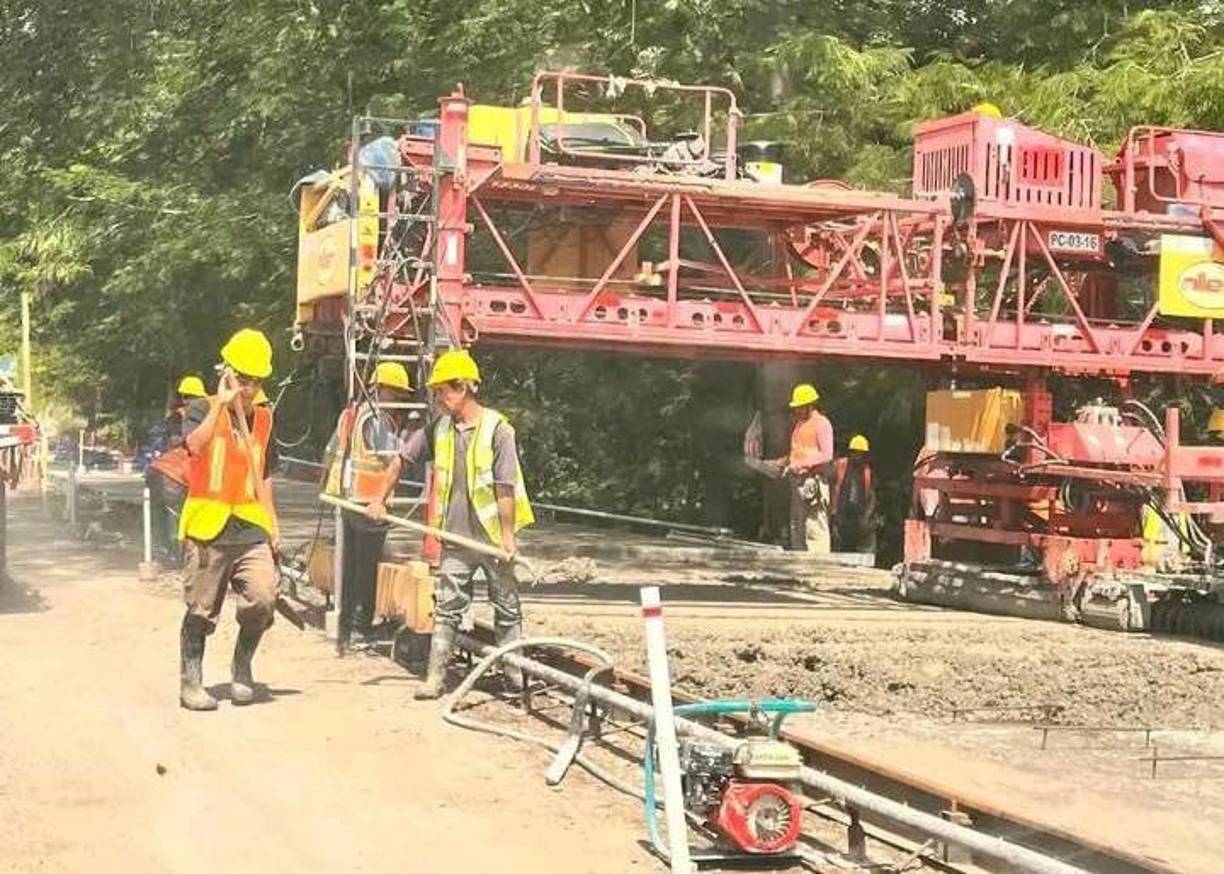 La reconstrucción de la importante carretera comprende 67 kilómetros. El proyecto es ejecutado en dos tramos. 