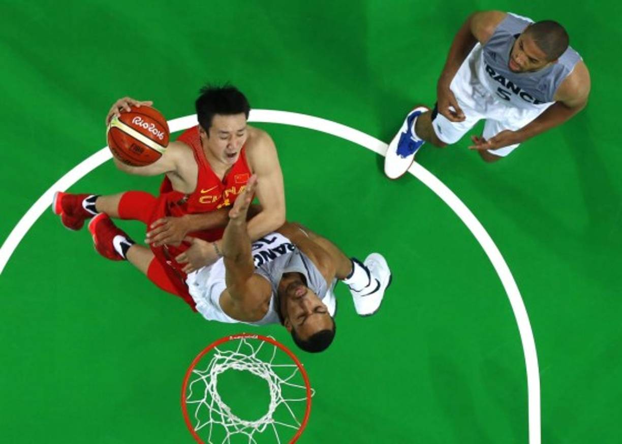 Partido de baloncesto entre China y Francia. AFP.