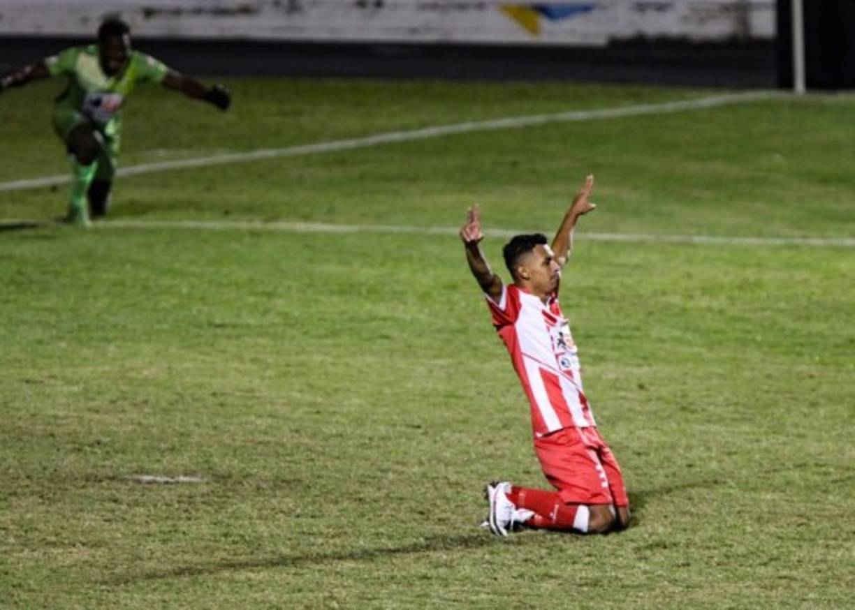 Luis López marcó el definitivo penal para la clasificación del Real Estelí y eliminación del Motagua.