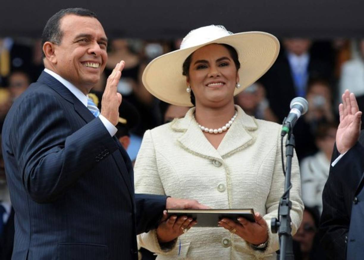 La exprimera dama de Honduras, Rosa Elena Bonilla de Lobo, esposa del exmandatario Porfirio Lobo (2010-2014), fue remitida ayer a prisión, acusada de desviar fondos de su despacho a cuentas personales.