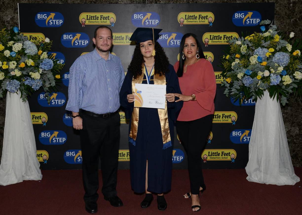 Luis Chinchilla, Andrea Chinchilla y Joyce Carson