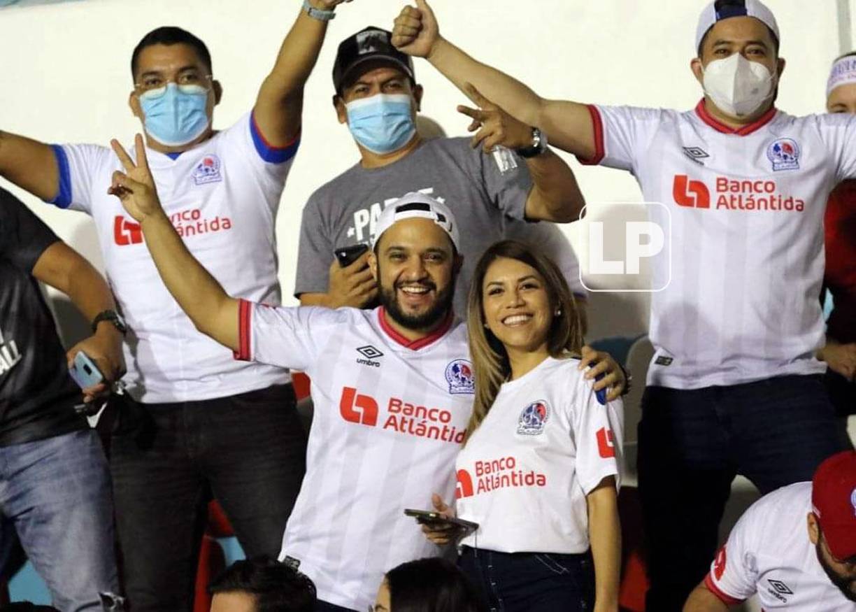 La alegría de los aficionados del Olimpia en el estadio Nacional Chelato Uclés.