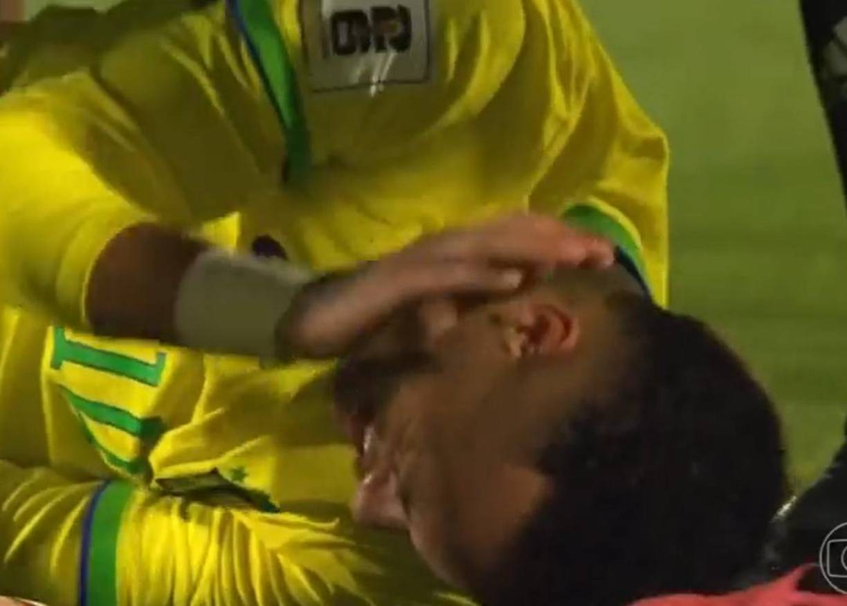 Las muestras de dolor eran evidentes en Neymar tras la lesión
