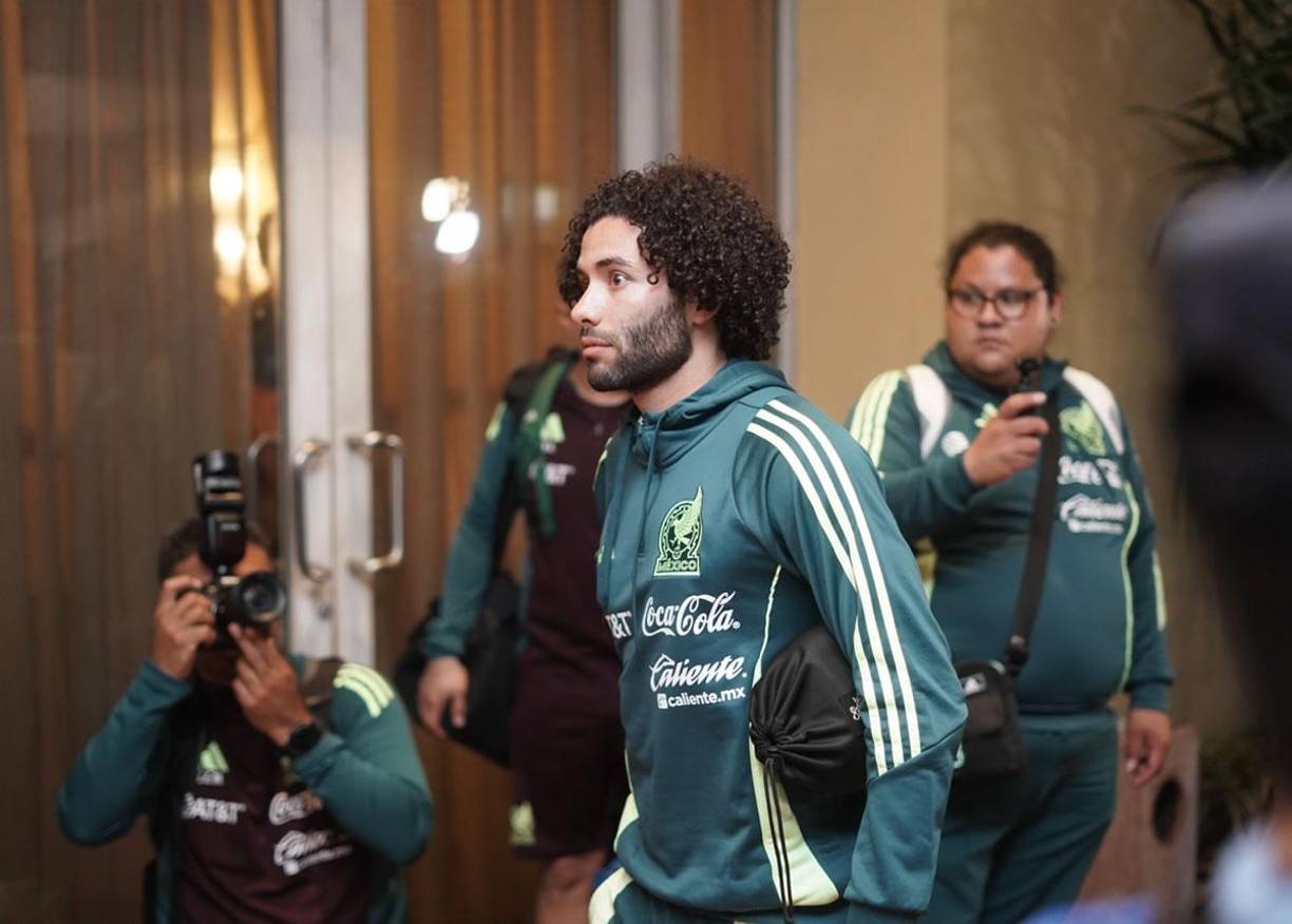 César ‘Chino‘ Huerta, extremo de los Pumas de la UNAM, a su llegada al hotel de concentración de la selección mexicana en San Pedro Sula.