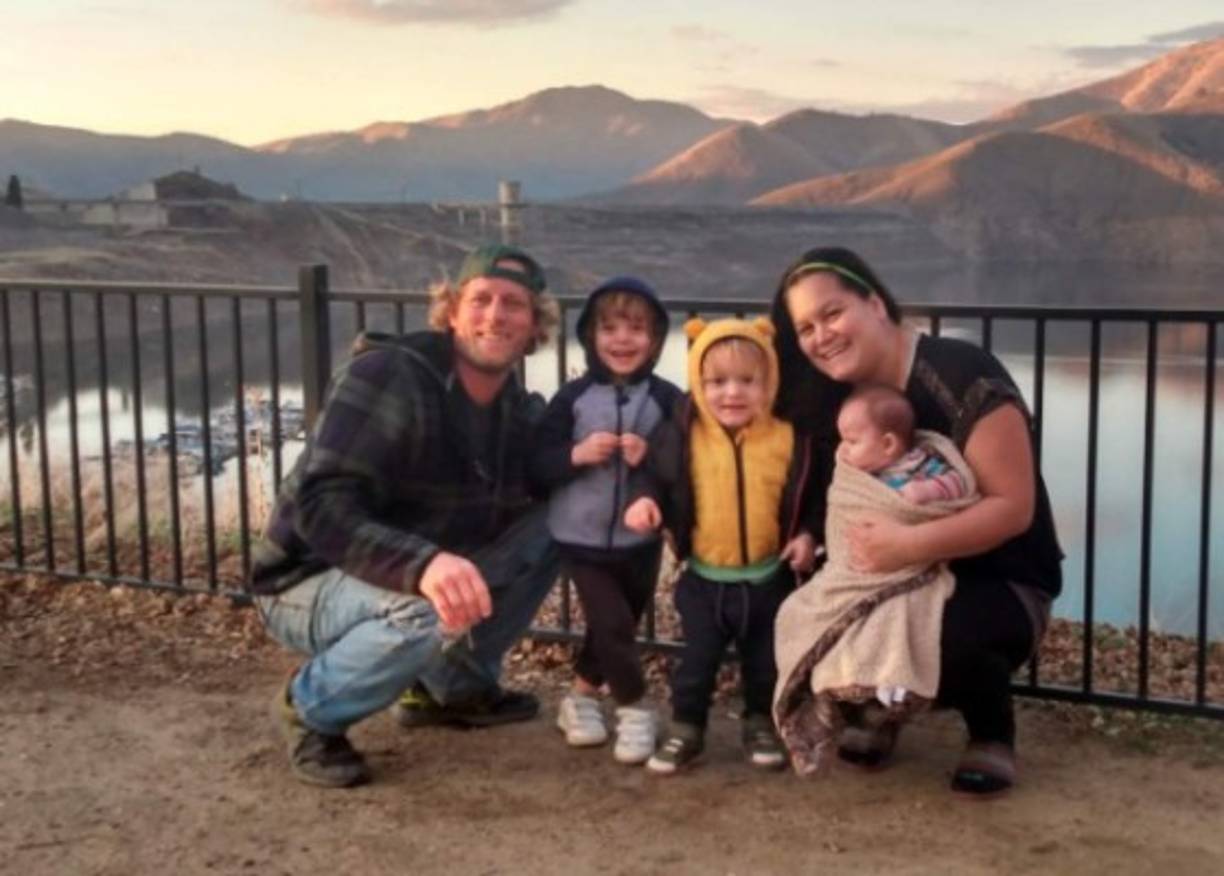 La mujer, identificada como Liliana Carrillo, estaba involucrada en una disputa por la custodia de los niños con el padre de los menores, Erik Danton, quien solicitó a las autoridades que se evaluara la salud mental de la latina, según muestran registros judiciales.