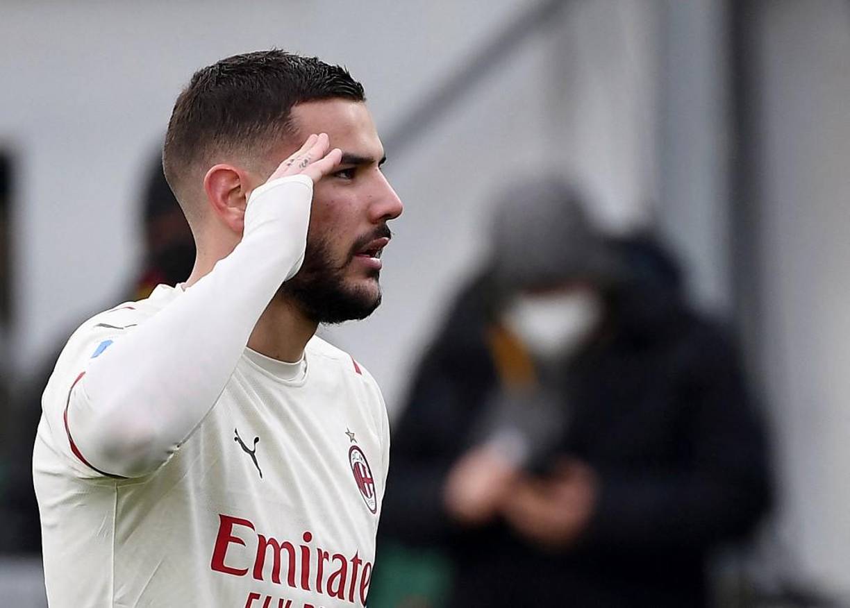 Theo Hernández: El defensor francés señaló que está a un paso de llegar a un acuerdo para renovar con el AC Milan: “Estoy muy feliz aquí. Cuando hablé con Maldini por primera vez, me dijo las cosas claras; ahora estamos hablando de prolongar nuestra relación. Trabajo cada día para quizás seguir sus pasos”, indicó.