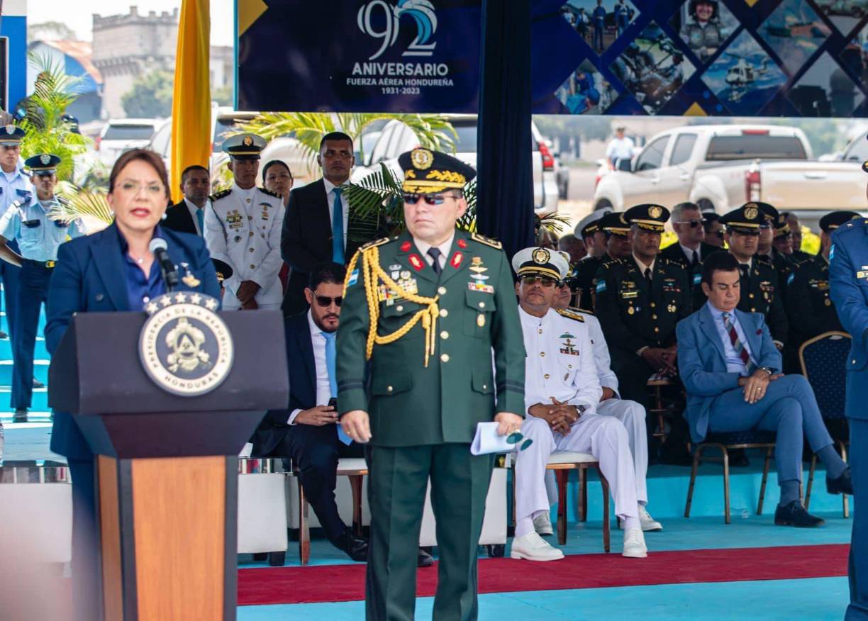Nasralla fue visto “muy cerca” de la gobernante, mientras esta emitía un discurso en el estrado principal. 