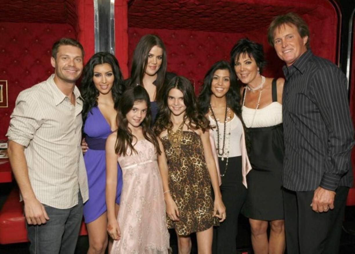 Ryan Seacrest, Kim Kardashian, Kylie Jenner, Khloe Kardashian, Kendall Jenner, Kourtney Kardashian, Kris Jenner y Bruce Jenner.