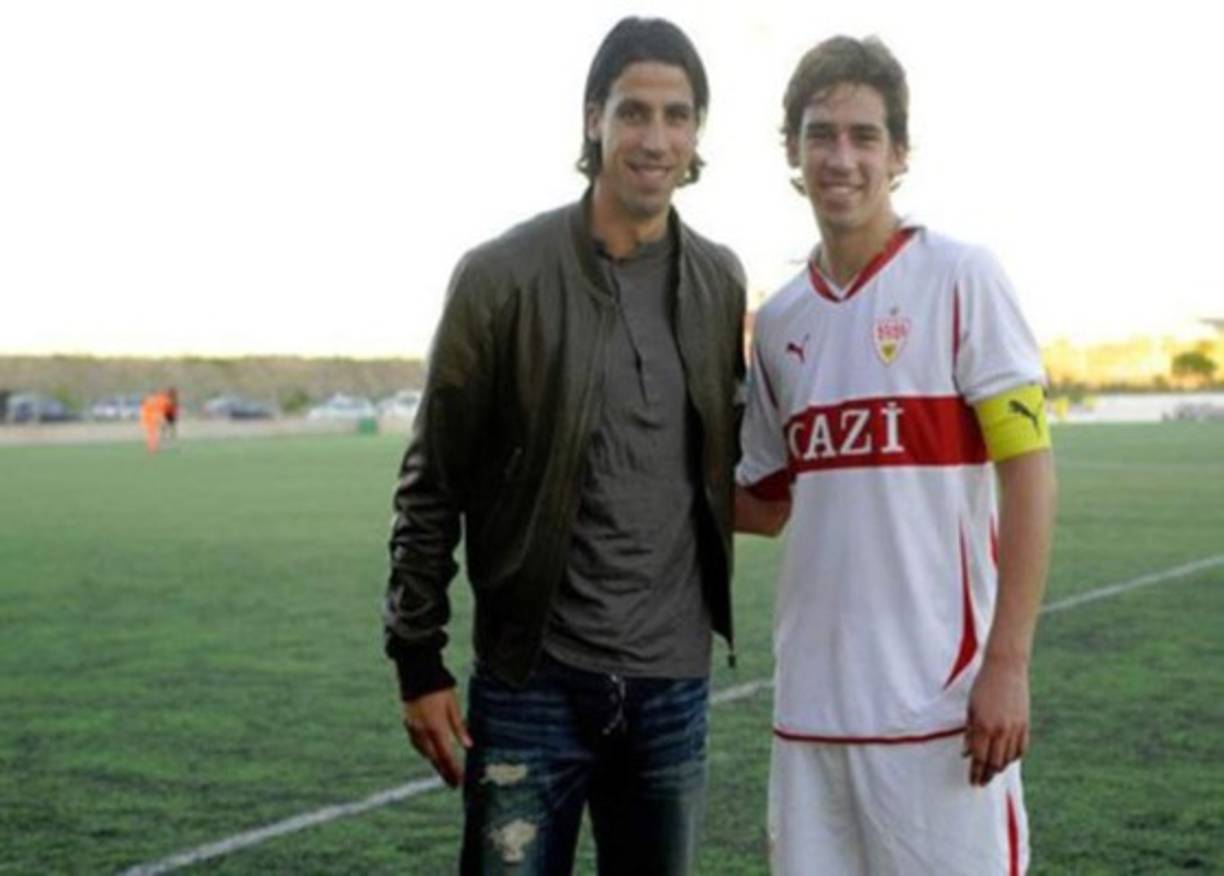 Los Khedira: Rani juega de volante y actualmente está en el Rasen Ballsport Leipzig, de la segunda alemana. Como su hermano Sami se inició en el Stuttgart pero no tuvo el nivel suficiente y en el club decidieron dejar que se vaya a otro equipo.