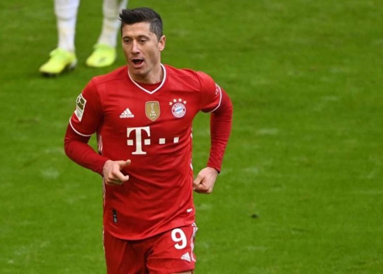 El Chelsea tiene otra alternativa si finalmente no logra el fichaje del noruego Erling Haaland del Borussia Dortmund. El equipo inglés ha puesto sus ojos en el goleador polaco Robert Lewandowski, que ha batido el récord histórico de goles en una temporada de la Bundesliga con el Bayern Múnich. Romelu Lukaku y Harry Kane son los otros dos delanteros que interesan a los Blues, según Bild.<br/><br/>Foto - AFP