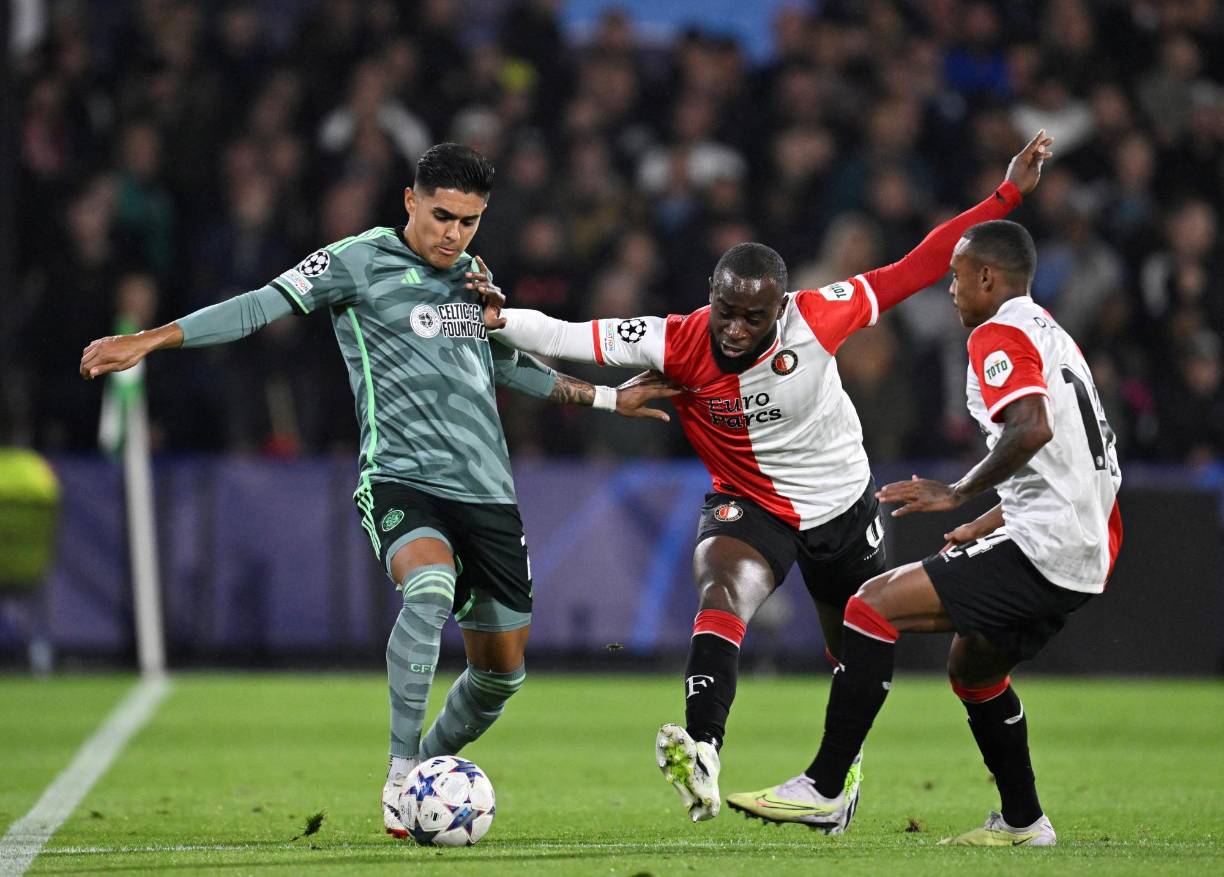 Luis Palma disputó 57 minutos y fue sustituido. El Celtic cayó por 2-0 en su debut ante el campeón de Países Bajos y en la próxima fecha se medirá a la Lazio. Esto dijeron en las redes sociales tras el debut del catracho.