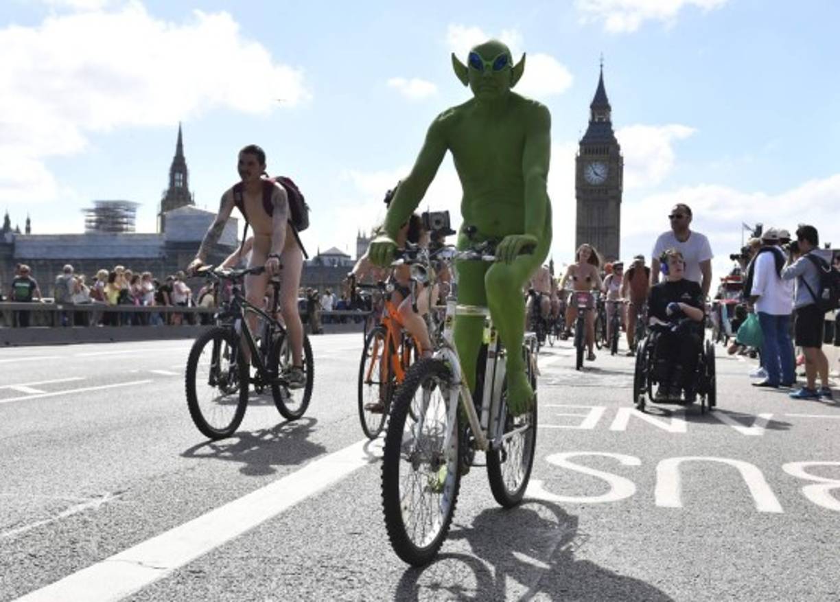 El arte como la pintura corporal, son formas comunes de expresión creativa, así como trajes, bicicletas de colección e instrumentos musicales u otros tipos de ruidos.<br/>