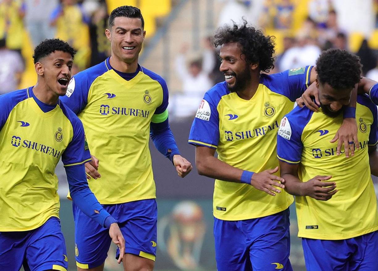 El Al-Nassr de Cristiano Ronaldo ha sido sancionado por la FIFA sin poder fichar nuevos jugadores, según la información adelantada por el diario ‘Mirror’. Todo por un pleito con el Leicester, al que le debería dinero de un traspaso previo del delantero nigeriano Ahmed Musa. El equipo saudí no podrá fichar jugadores durante las próximas tres ventanas de transferencias.