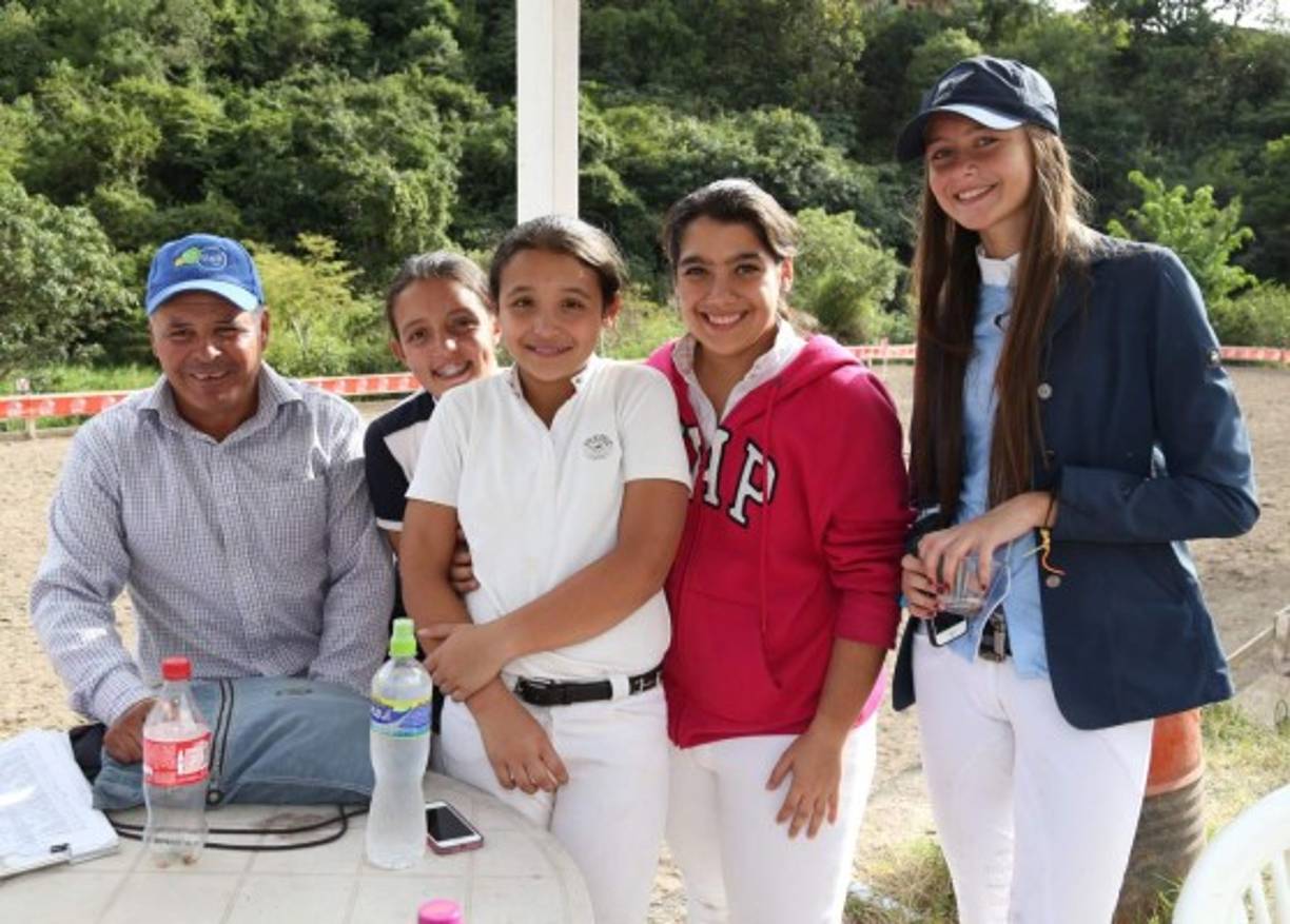 Will Valladares, Gaby e Issa Maradiaga, Marisa Melara y Nadja Raján.