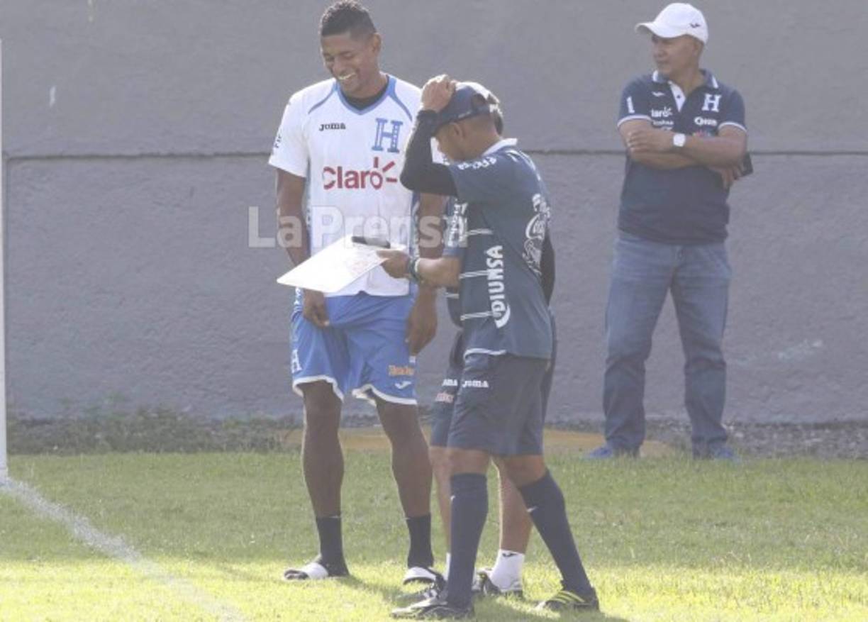 Costly y Pinto han hecho las paces y el delantero hasta se le vio sonriente.