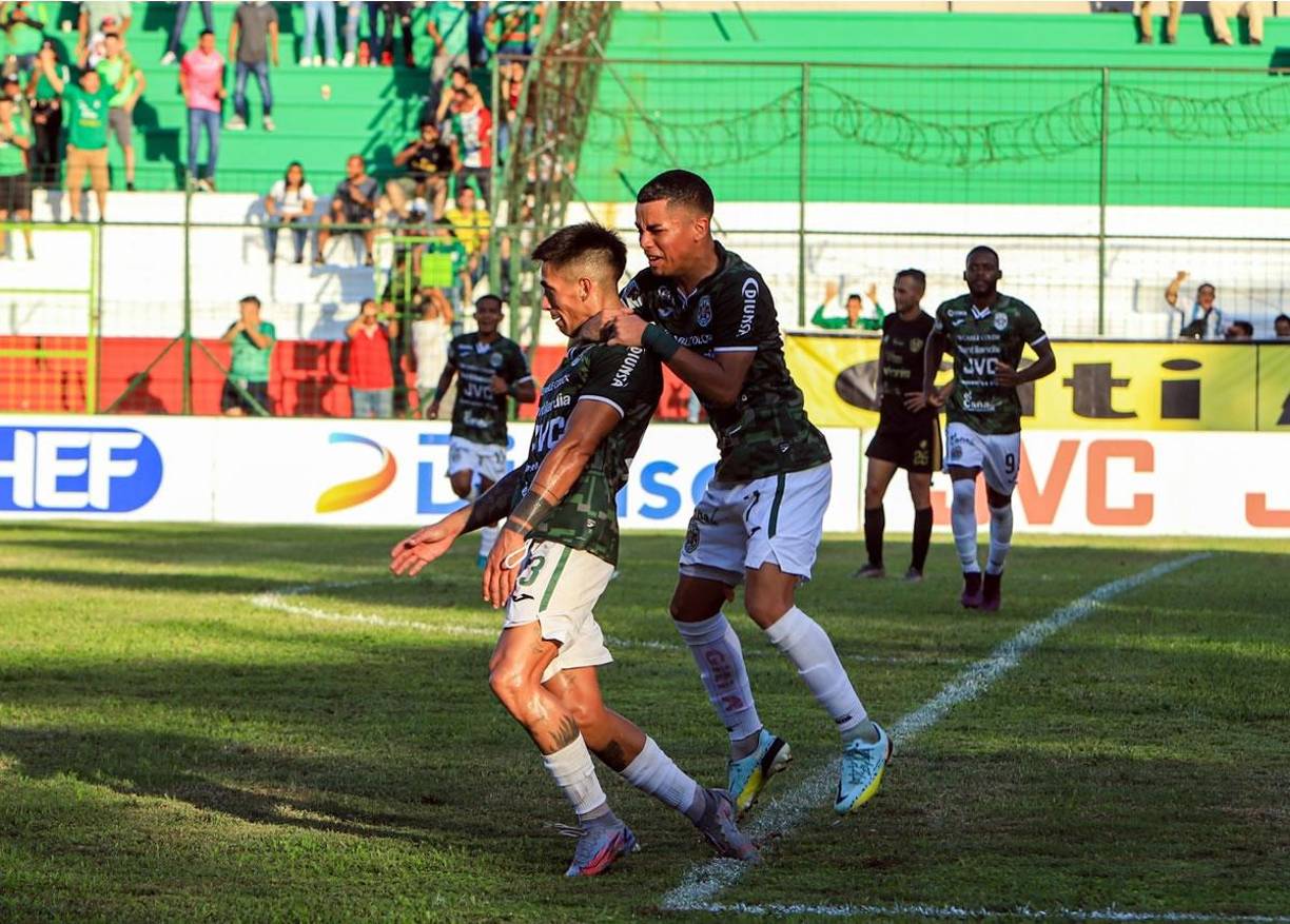 El argentino Juan Vieyra fue la figura del partido con un doblete.