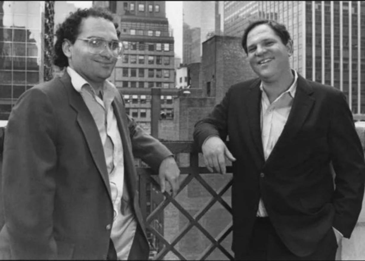 Los inicios en el mundo del cine| A finales de los 70, Weinstein se alió con su hermano Bob para formar una pequeña productora independiente que no tardaría en convertirse en una de las más prominentes del séptimo arte y que bautizaron Miramax en honor a sus padres, Miriam y Max. Tras 10 años de trabajo, la empresa se posicionó a finales de los 80 entre las productoras de mayor prestigio con tres éxitos: 'Sex, Lies and Videotapes', de Steven Soderbergh; 'My Left Foot', de Jim Sheridan y que le valió el Óscar a mejor actor a Daniel Day-Lewis, y 'Cinema Paradiso', de Giuseppe Tornatore, que se hizo con el Óscar a mejor película extranjera.<br/><br/>