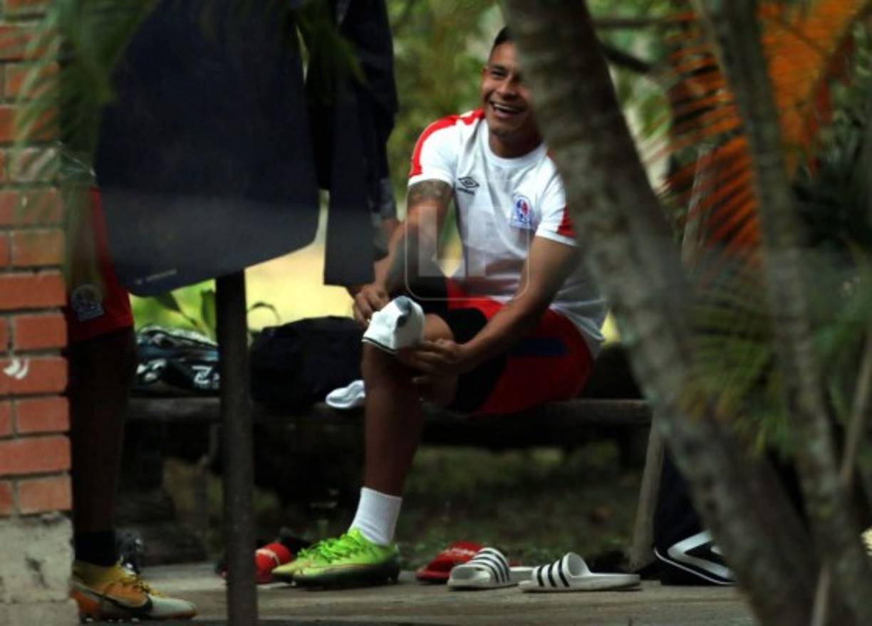 El pasado 25 de enero, el contención se despidió del cuadro albo ya que no había llegado a un acuerdo económico con los blancos, pero hoy para sorpresas de todos se integró a las prácticas del equipo merengue.