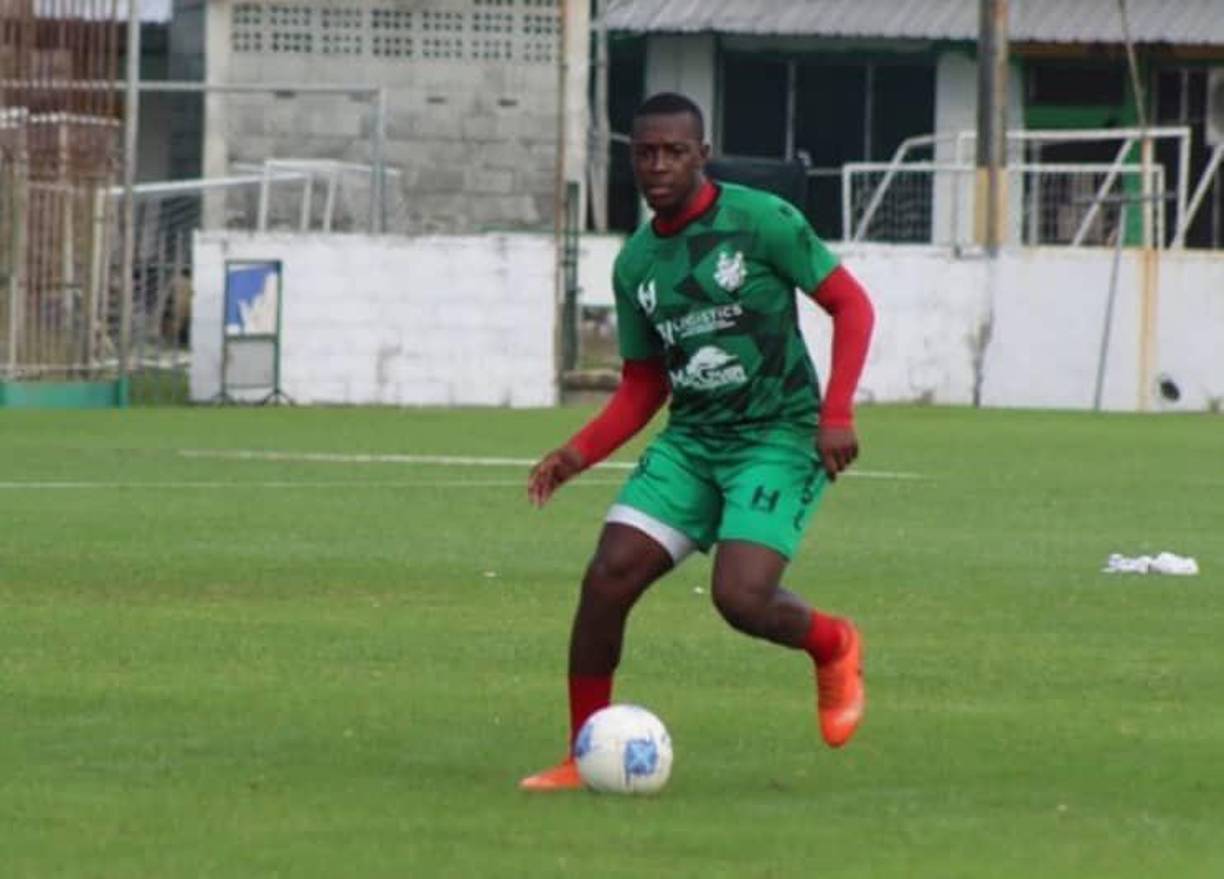 Byron Rodríguez: El delantero finalizó su contrato con el Platense y tras el descenso al parecer no entra en los planes del club para la próxima campaña.